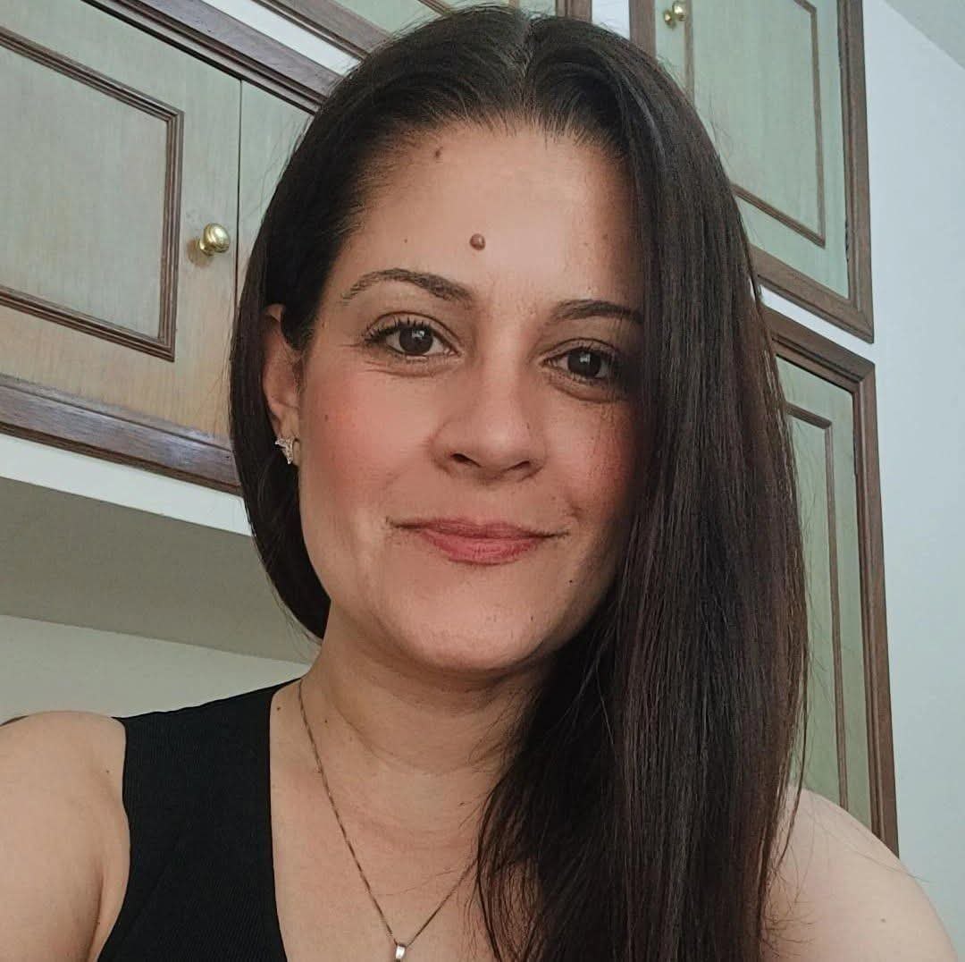 Mariana Campolim, psicóloga, em retrato sorrindo